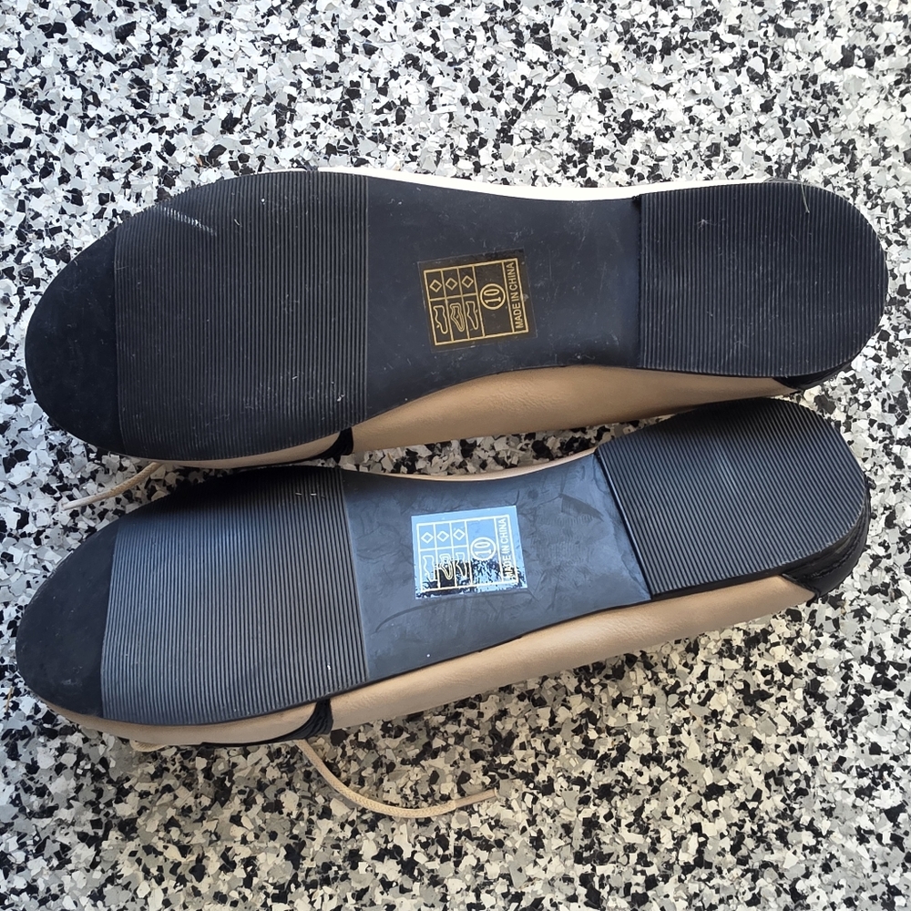 Ellie Shoes Black & Tan Flats with Batwings Saddle Shoes GOTH 10 - Picture 3 of 3